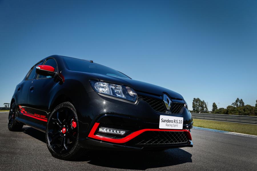  Renault Sandero R.S. 2.0 Racing Spirit 2017 года  (фото 16 из 30)